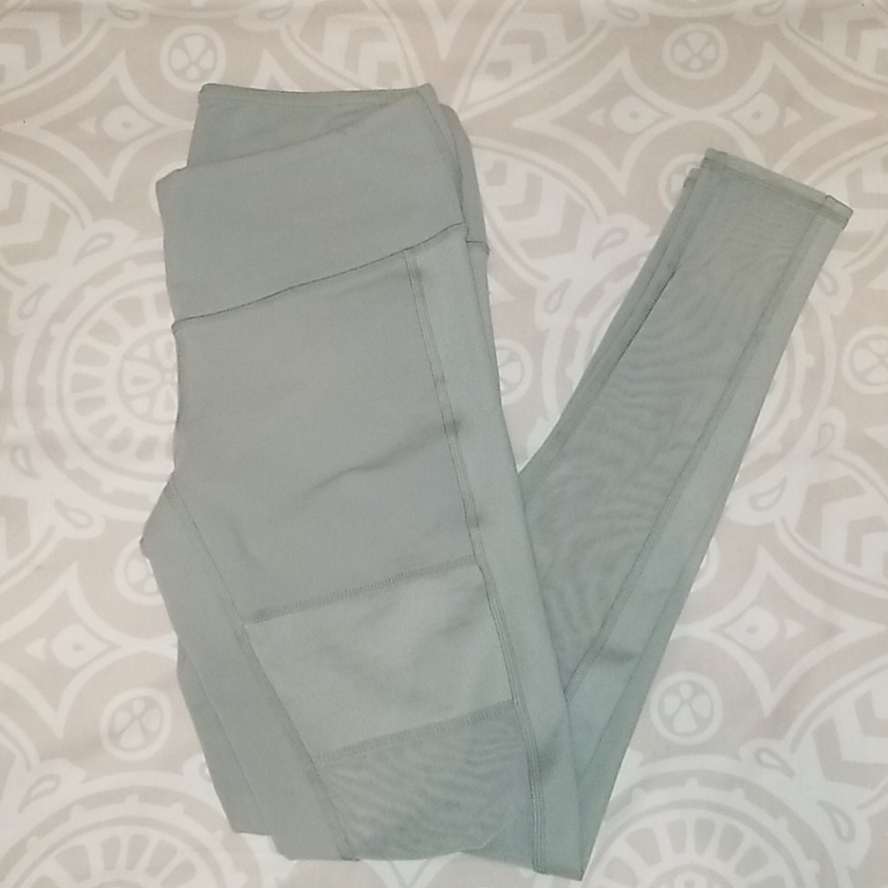 SOLD ⭐ Alo Yoga Lean Leggings in Sea Mist - Picture 3 of 5